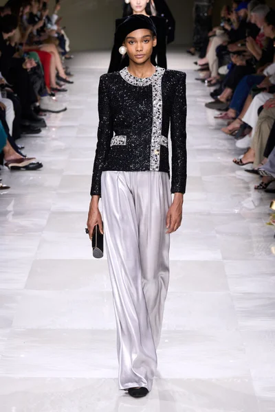 Look 16